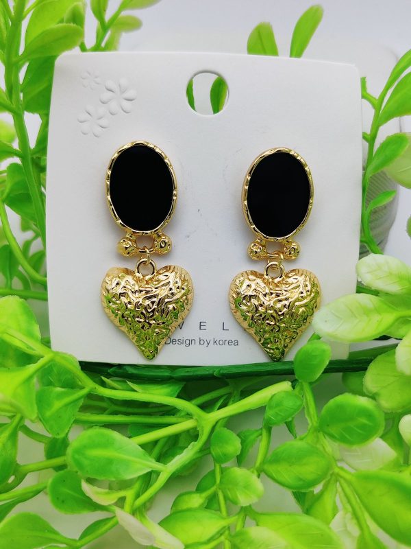 Exquisite Heart Charm Statement Earrings with Glossy Top and Golden Pendant – Korean Design