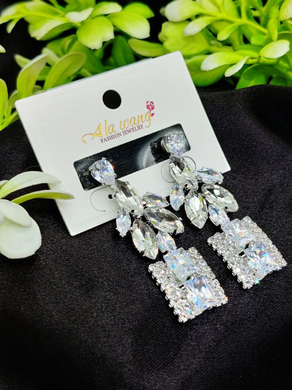 Radiant Crystal Cascade Earrings – A Symphony of Elegance