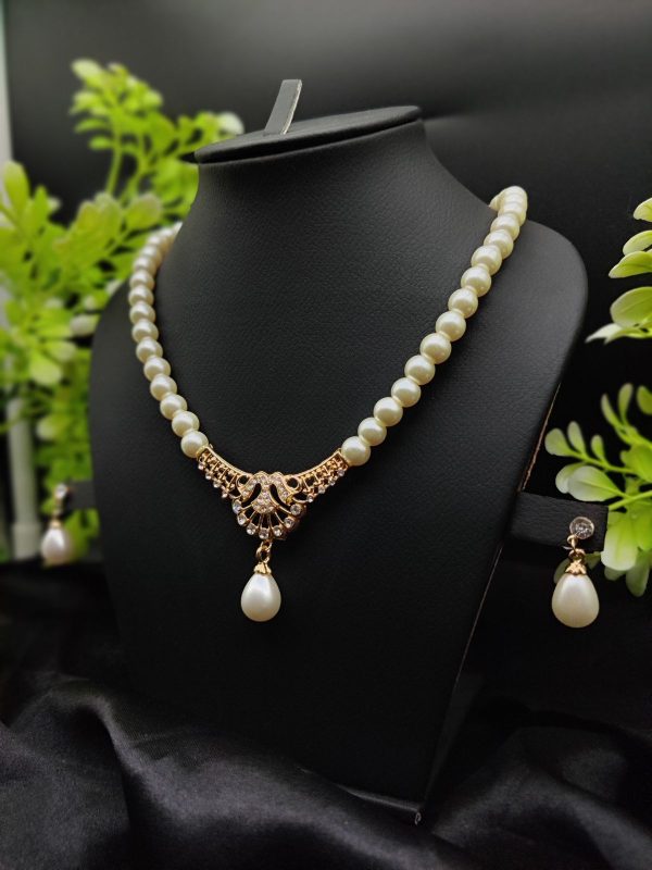 Imported Regal Pearl Embrace Necklace Set