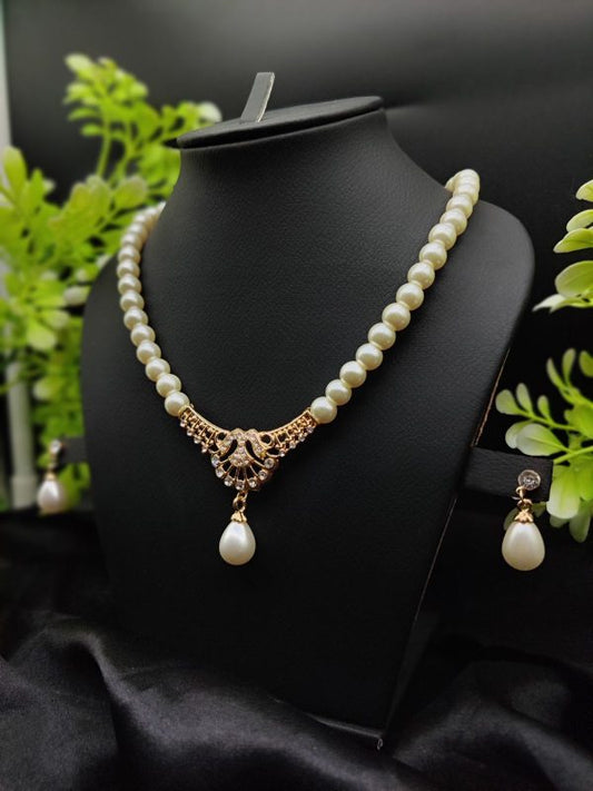 Imported Regal Pearl Embrace Necklace Set