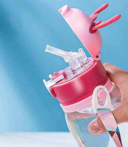 "Reindeer-themed kids water bottle 600ml with thorn design and secure lid – BPA-free plastic"