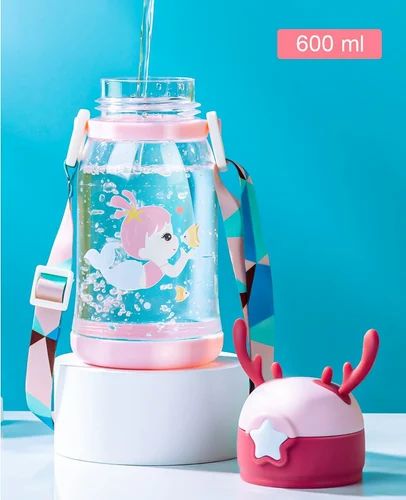"Reindeer-themed kids water bottle 600ml with thorn design and secure lid – BPA-free plastic"