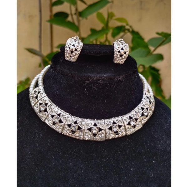 Elegant Silver Necklace with Stylish Earrings – Fine Jewelry Set for Women