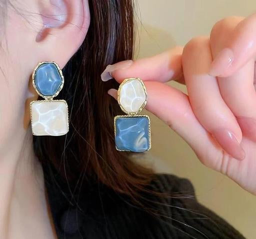 Elegant Blue and White Resin Statement Earrings with Gold Accents – Bold Modern Jewelry for Women
