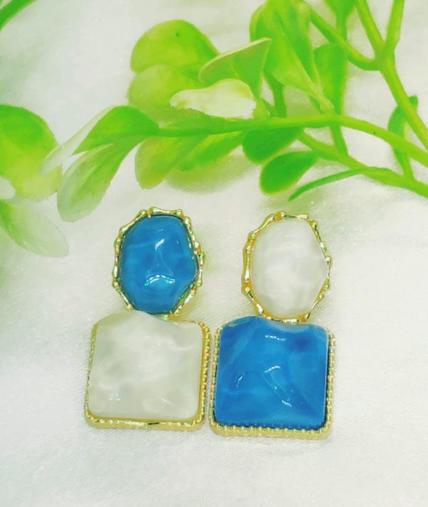 Elegant Blue and White Resin Statement Earrings with Gold Accents – Bold Modern Jewelry for Women
