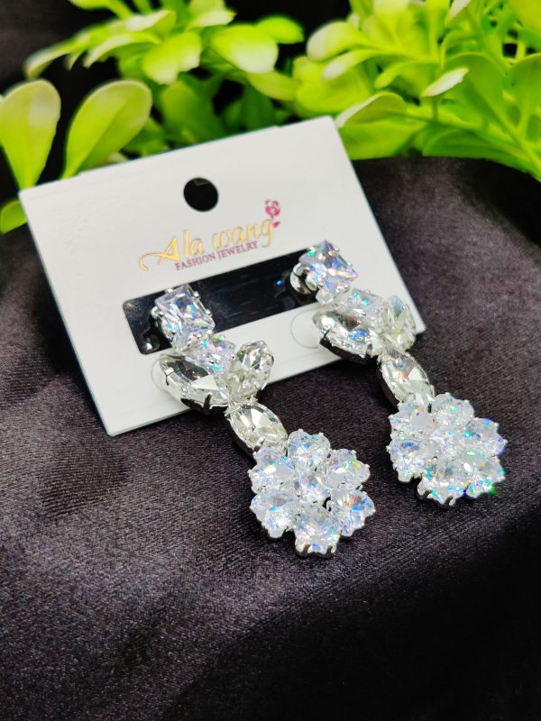 Radiant Floral Elegance Drop Earrings – Timeless Sophistication & Sparkle