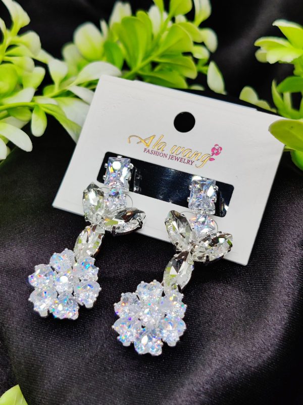 Radiant Floral Elegance Drop Earrings – Timeless Sophistication & Sparkle